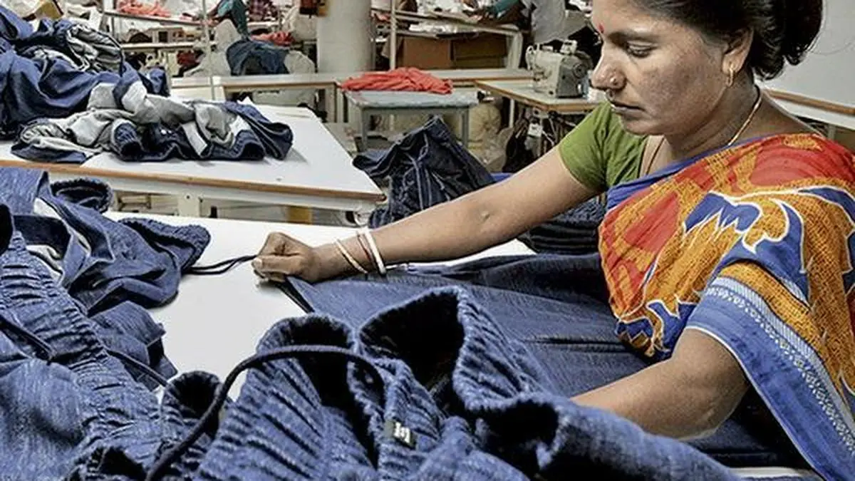 TN surpasses Gujarat, Maharashtra to become India's top textile exporter
