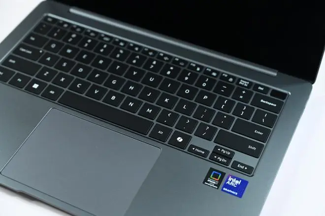 The Samsung Galaxy Book5 Pro Unit that I reviewed is executed in the Intel Core Ultra 5 processor, with 16 GB of RAM and 512 GB of storage The Samsung Galaxy Book5 Pro Unit that I reviewed is executed in the Intel Core Ultra 5 processor, with 16 GB of RAM and 512 GB of storage