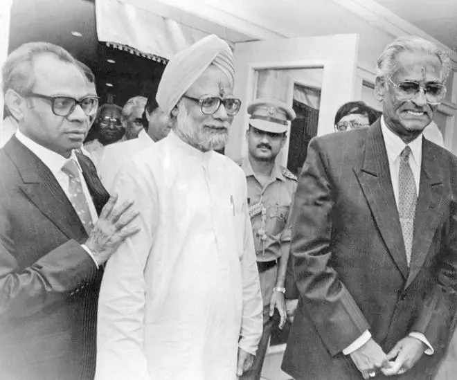 S. P. Hinduja, the Finance Minister Manmohan Singh, and the Maharashtra Governor P. C. Alexander are seen at the inauguration of IndusInd Bank Ltd. in Bombay on April 11, 1994.
 