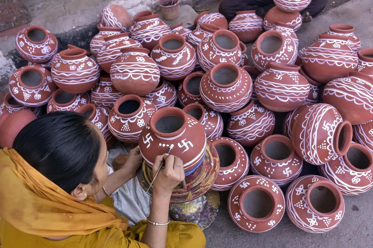 thehindubusinessline.com - Government imparts AI training to 2,500 artisans under PM Vishwakarma Scheme