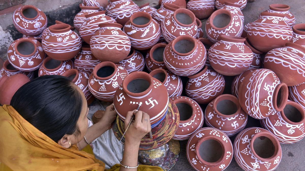 Government imparts AI training to 2,500 artisans under PM Vishwakarma Scheme