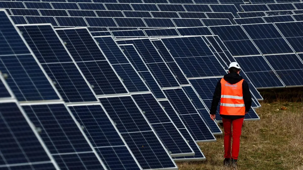 Saatvik Green Energy arm bags ₹71.25 cr order to supply solar PV modules