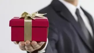 While gifts to employees can be a meaningful way to show appreciation, employers need to be mindful of tax compliance requirements While gifts to employees can be a meaningful way to show appreciation, employers need to be mindful of tax compliance requirements