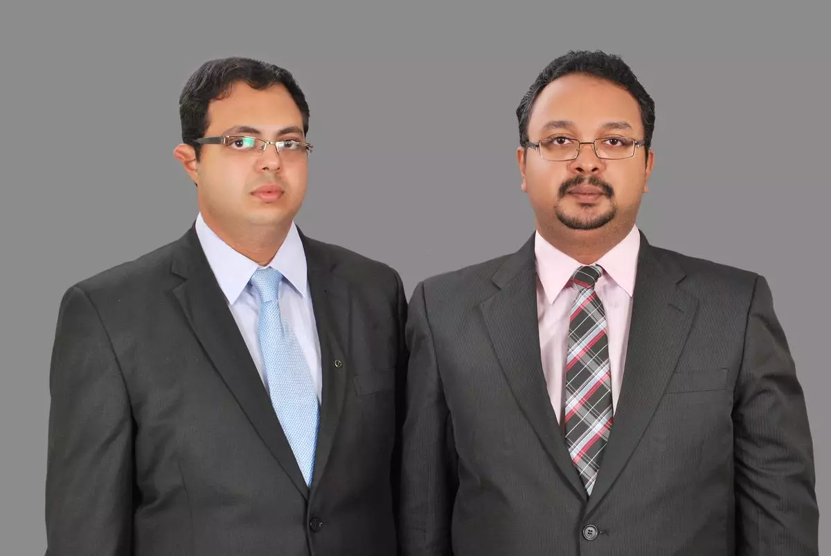 Abbishek Jayaraj Shikky (L) with Aromal Jayaraj Shikky (R) – Founders at KLOUDPAD Mobility Research 