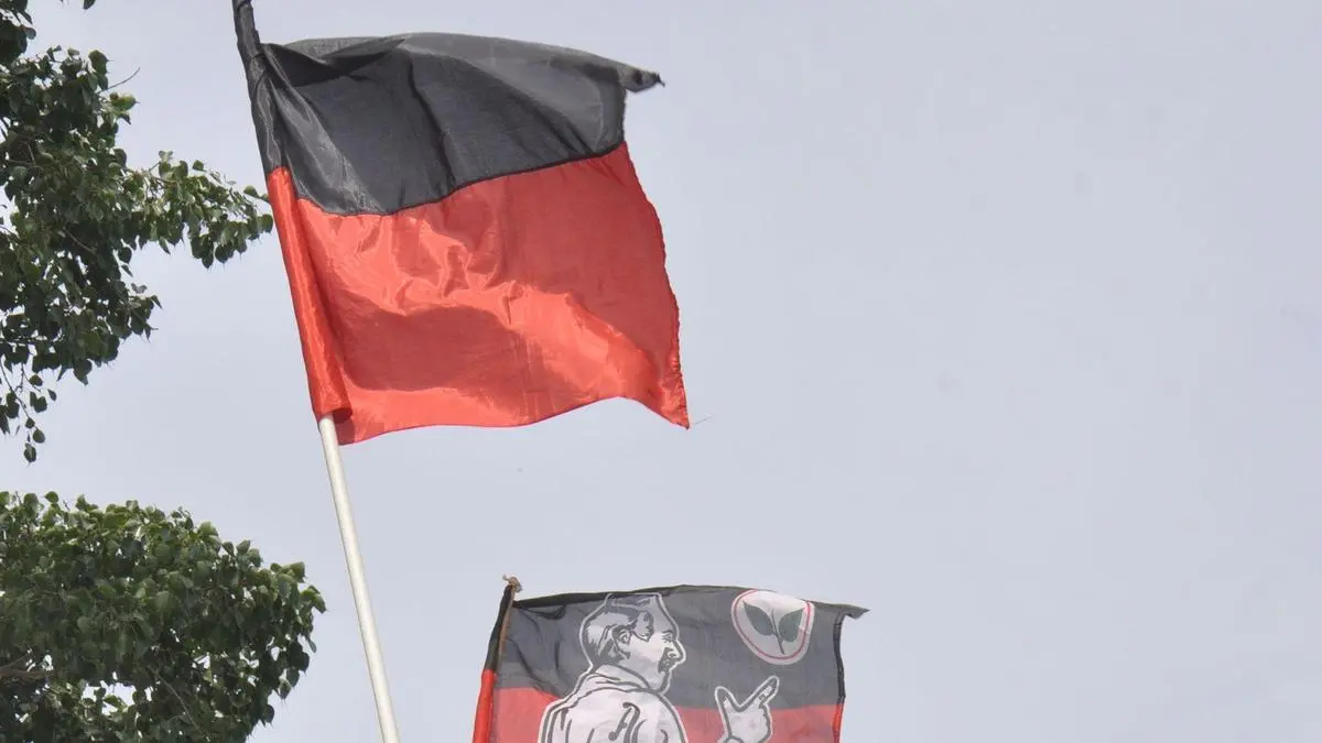 DMK and AIADMK sparks buzz over talks to block TVK government in Tamil Nadu