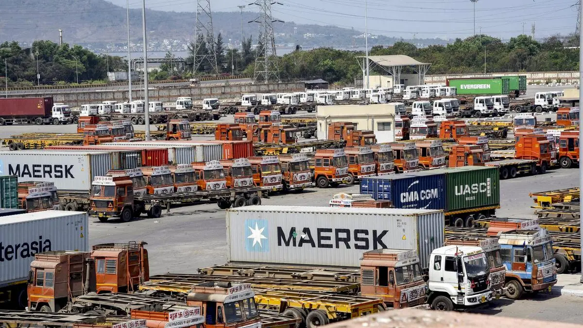 Los volúmenes de carga en el puerto JN alcanzaron un récord de 100 millones de toneladas en el año fiscal 26.