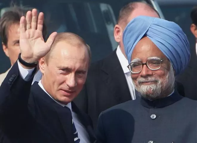 In this photo from December 31, 2007, Prime Minister Dr. Manmohan Singh is seen with Russian President Vladimir Putin upon his arrival at Air Force Station Palam in New Delhi.