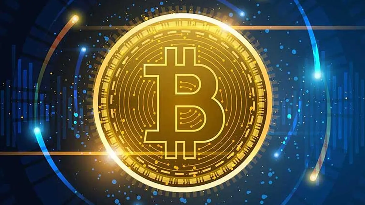 Bitcoin hovers near record after topping $125,000 on sunday