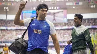 2024 ఆగస్టు 6, మంగళవారం ఫ్రాన్స్లోని పారిస్లో జరిగిన 2024 సమ్మర్ ఒలింపిక్స్లో నీరాజ్చోప్రా క్వాలిఫైయింగ్ రౌండ్ విసిరాడు. 2024 ఆగస్టు 6, మంగళవారం ఫ్రాన్స్లోని పారిస్లో జరిగిన 2024 సమ్మర్ ఒలింపిక్స్లో నీరాజ్చోప్రా క్వాలిఫైయింగ్ రౌండ్ విసిరాడు.