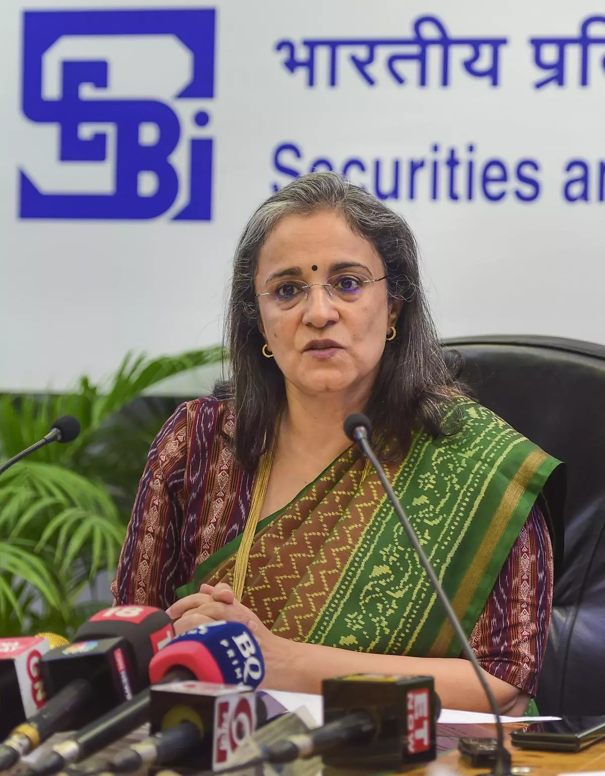 SEBI to MFs: Set internal norms on insider trading - The Hindu BusinessLine
