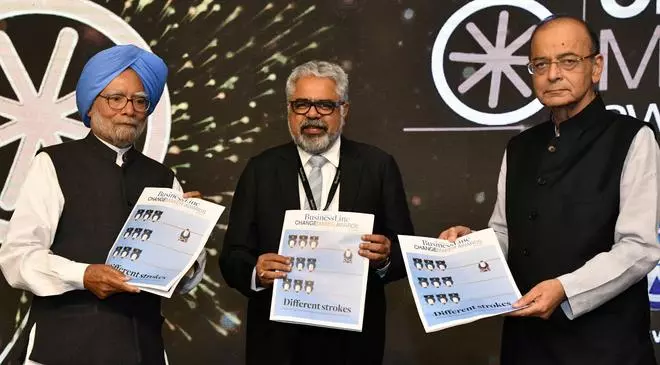 Former Prime Minister Manmohan Singh is seen along with Union Finance & Corporate Affairs Minister Arun Jaitley and R. Srinivasan, Editor of Businessline, at the Changemaker of the Year award ceremony in New Delhi.