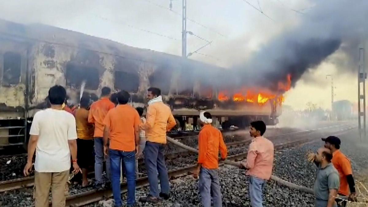 Fire erupts in AC coach of Delhi-bound Rajdhani Express in MP's Ratlam, no casualties