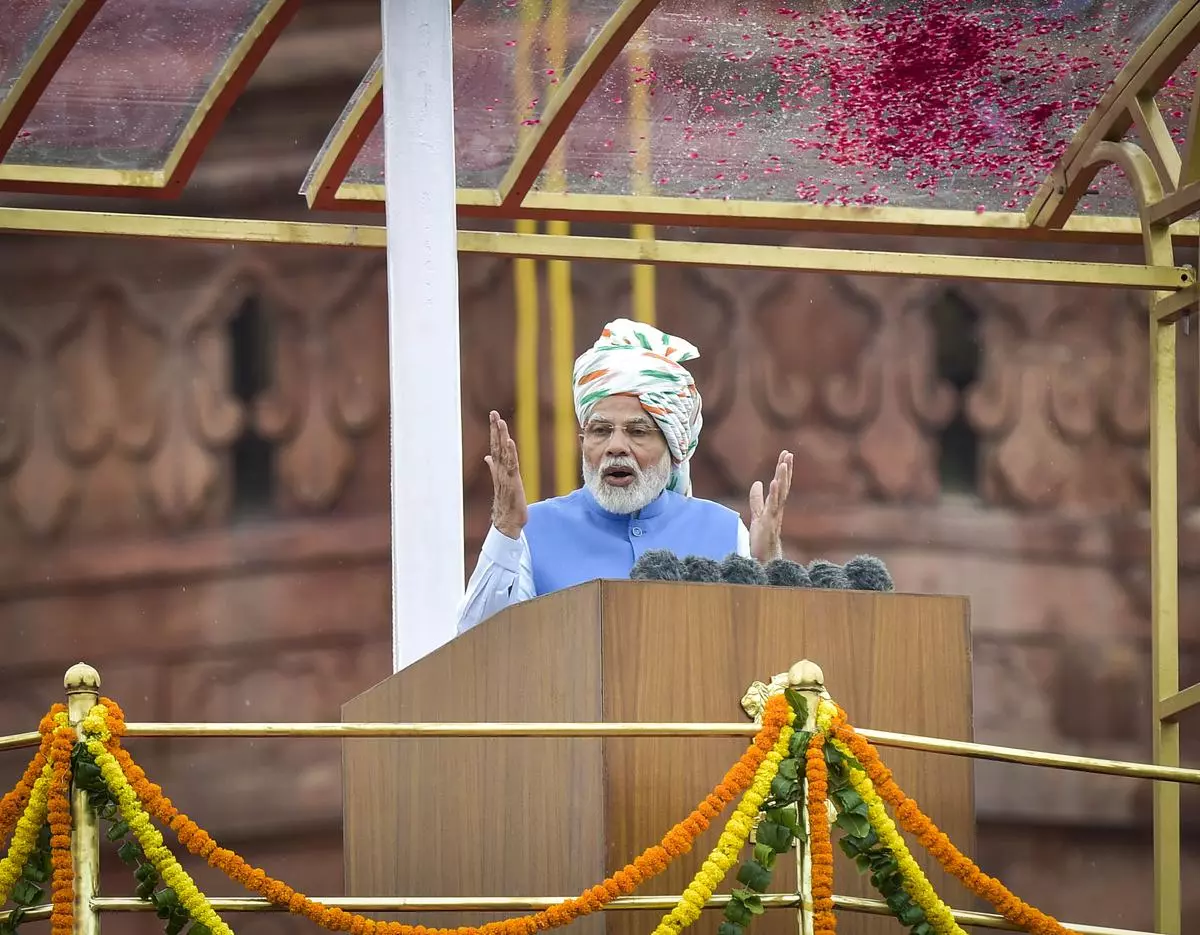 Prime Minister Narendra Modi addresses the nation from the ramparts of the Red Fort on the occasion of the 76th Independence Day, in New Delhi, Monday, Aug 15, 2022. (PTI Photo/Vijay Verma)   (PTI08_15_2022_000142B)