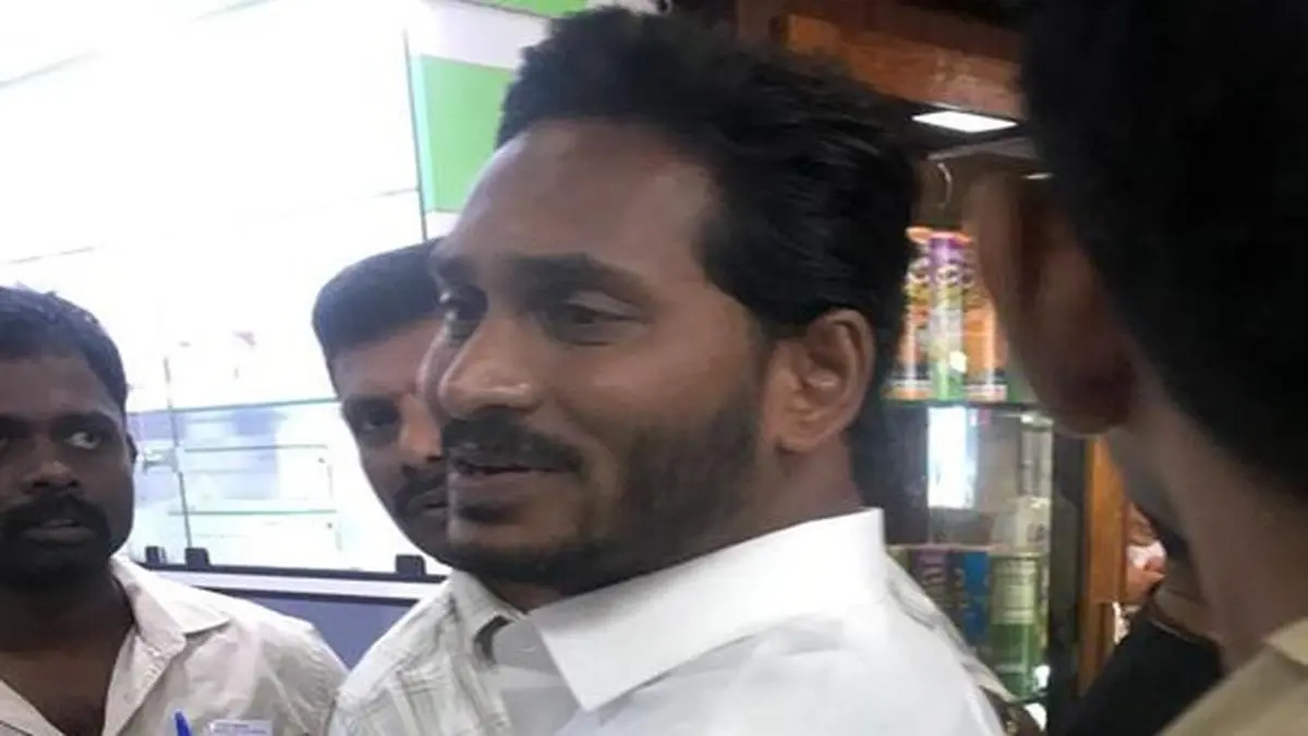 Jagan Reddy attacked at Vizag airport, politcal slugfest follows - The ...