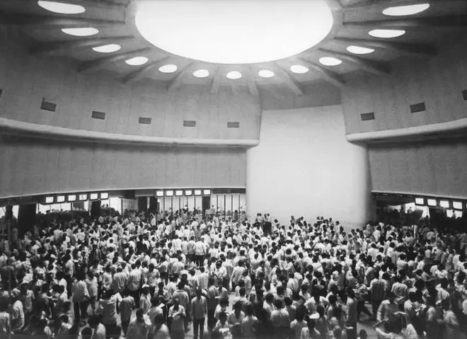 Inside view of Bombay Stock Exchange. (Circa 2001)
PHOTO: THE HINDU ARCHIVES Inside view of Bombay Stock Exchange. (Circa 2001)
PHOTO: THE HINDU ARCHIVES