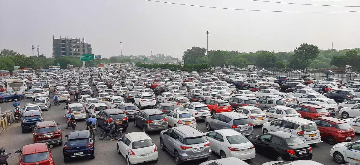 Heavy traffic jam on Delhi-Gurugram expressway as Delhi Police begins checking of vehicles ahead of the Congress’ protest, in Gurugram, Monday, June 20, 2022. Congress leaders will protest against the Centre’s  Agnipath  scheme and alleged ‘vendetta politics’ in targeting Rahul Gandhi. (PTI)