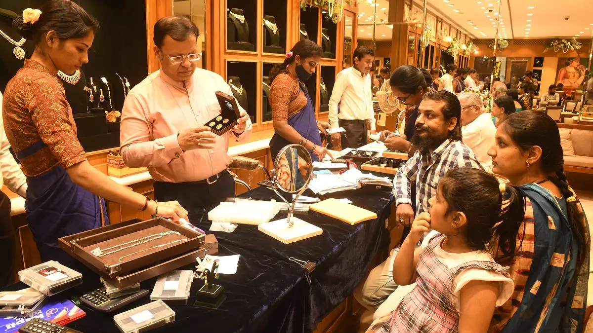 Gold closes flat after a stellar rally