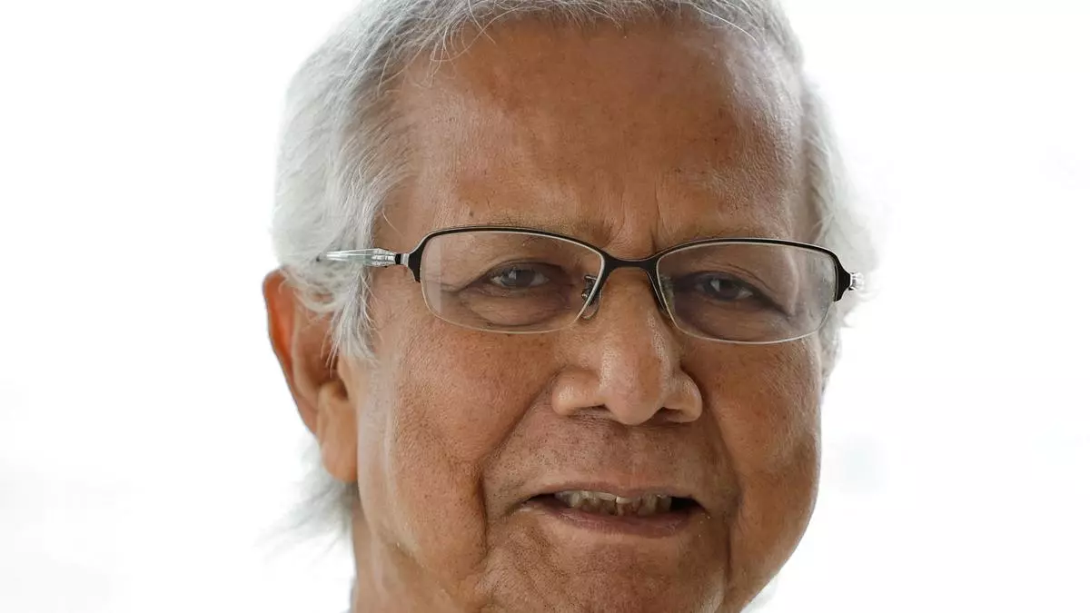 Muhammad Yunus fue nombrado jefe del gobierno interino de Bangladesh