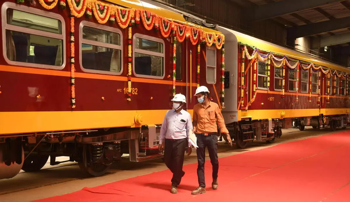 Railway coaches for Sri Lanka flagged off at ICF - The Hindu BusinessLine