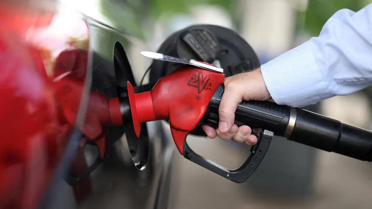 India cuts excise duty on petrol and diesel by ₹10 to ease OMC losses; prices unchanged