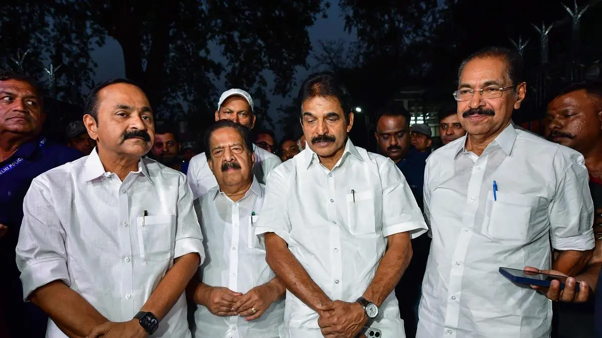 Congress top brass discusses Kerala govt formation; Kharge, Rahul Gandhi to take final decision on CM