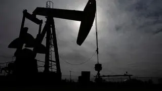  Crude oil futures surged sharply on Friday morning following Israel’s targeted strikes on Iran’s nuclear and ballistic missile facilities, pushing Brent crude up 9.85% to $76.19 and WTI futures by 10.55% to $75.22. 