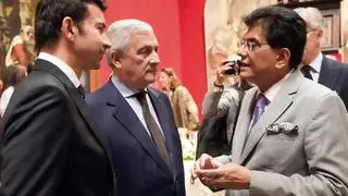 ব্রেশিয়া [Italy]৫ জুন (এএনআই): বৃহস্পতিবার তার জন্য আয়োজিত ডিনার চলাকালীন ইতালির উপ -প্রধানমন্ত্রী এবং বিদেশ বিষয়ক ও আন্তর্জাতিক সহযোগিতা আন্তোনিও তাজানীর সাথে বাণিজ্য ইউনিয়নগুলির বাণিজ্য ও শিল্পমন্ত্রী পাইউশ গোয়াল। 
