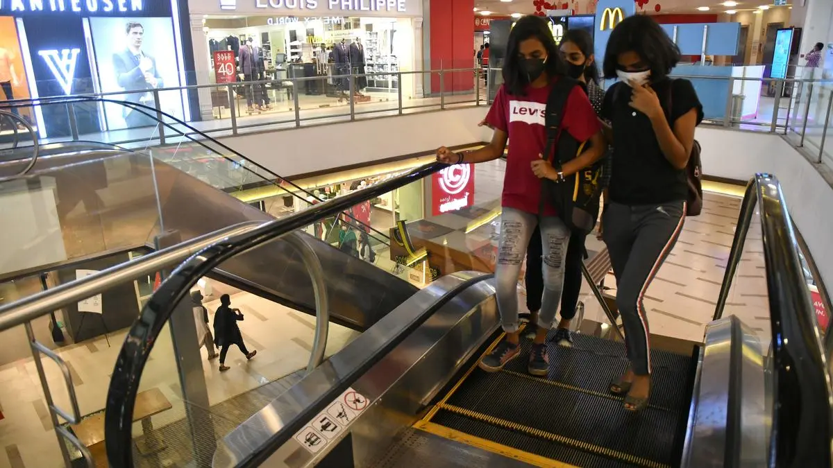 Majority of consumers prefer hybrid shopping for festival season: Report