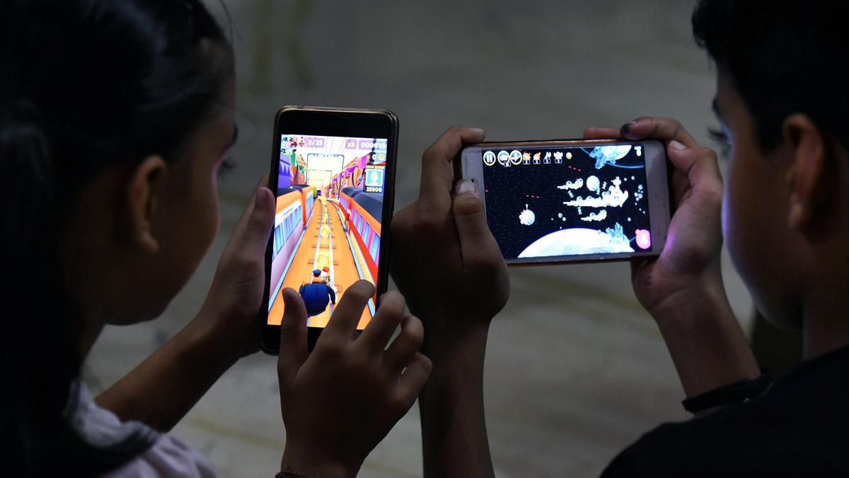 India adds 5.7 million active mobile users in October; Jio leads with 3.9 million