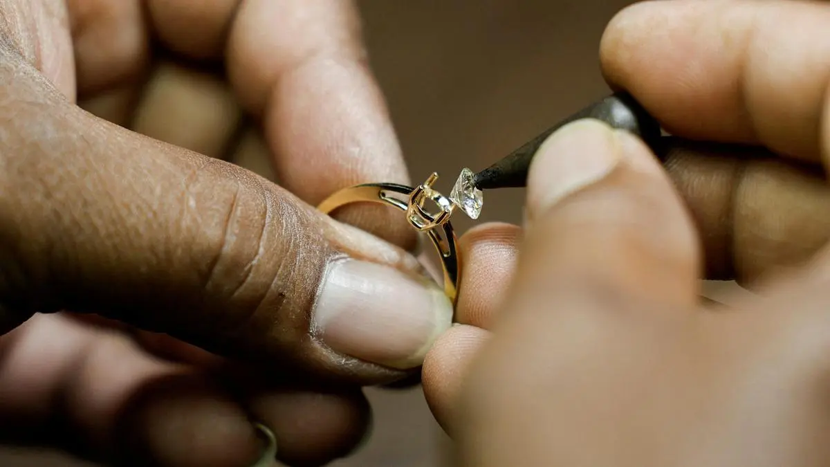 Govt curbs import of diamond-studded gold, silver jewellery