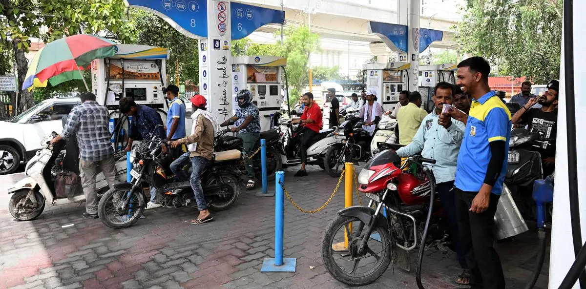 thehindubusinessline.com - State-owned fuel retailers losing nearly ₹600 crore daily despite price hikes