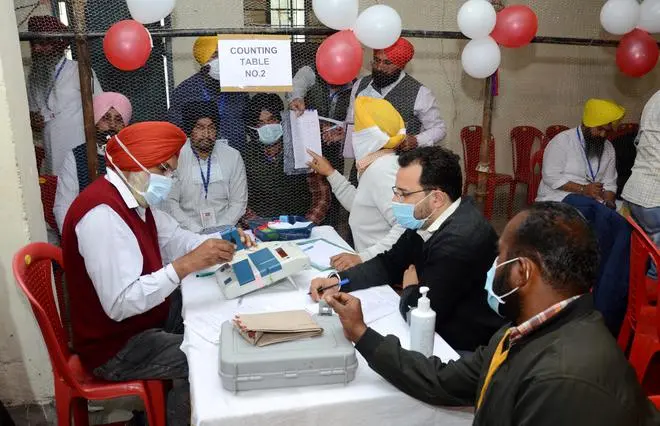 Amritsar: Election staff during counting day of Punjab Assembly elections, at a counting centre in Amritsar district, Thursday, March 10, 2022. (PTI Photo))( Amritsar: Election staff during counting day of Punjab Assembly elections, at a counting centre in Amritsar district, Thursday, March 10, 2022. (PTI Photo))(