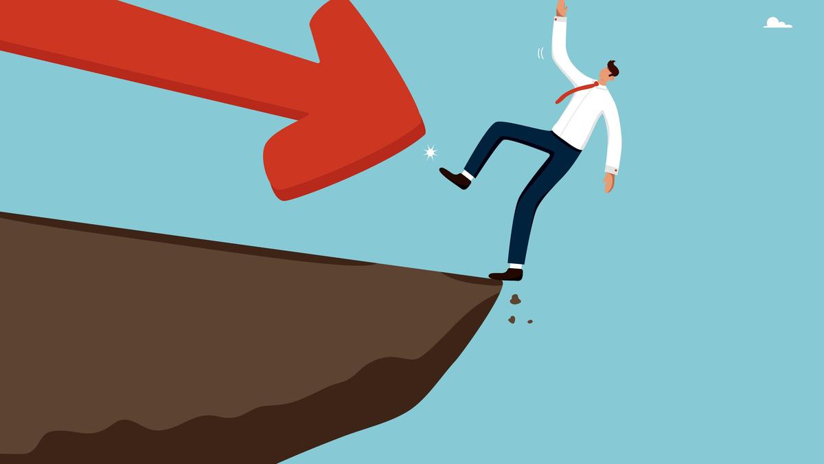 F&O Tracker: Nifty futures and Nifty Bank futures face mounting pressure?