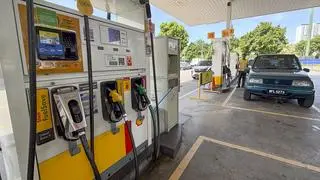 Consumption of diesel and petrol falls 5%, respectively on a monthly basis Consumption of diesel and petrol falls 5%, respectively on a monthly basis