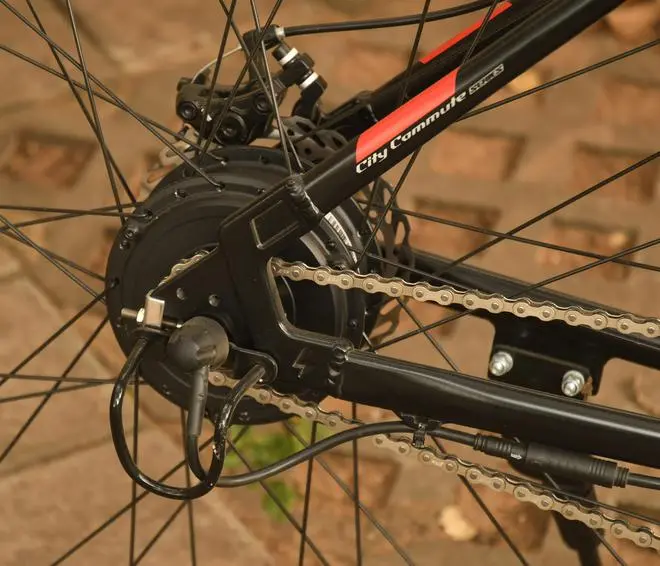 The MTB-style 18-inch aluminium frame, with 27.5 (2.10) Ralson tyres feel sturdy. The MTB-style 18-inch aluminium frame, with 27.5 (2.10) Ralson tyres feel sturdy.