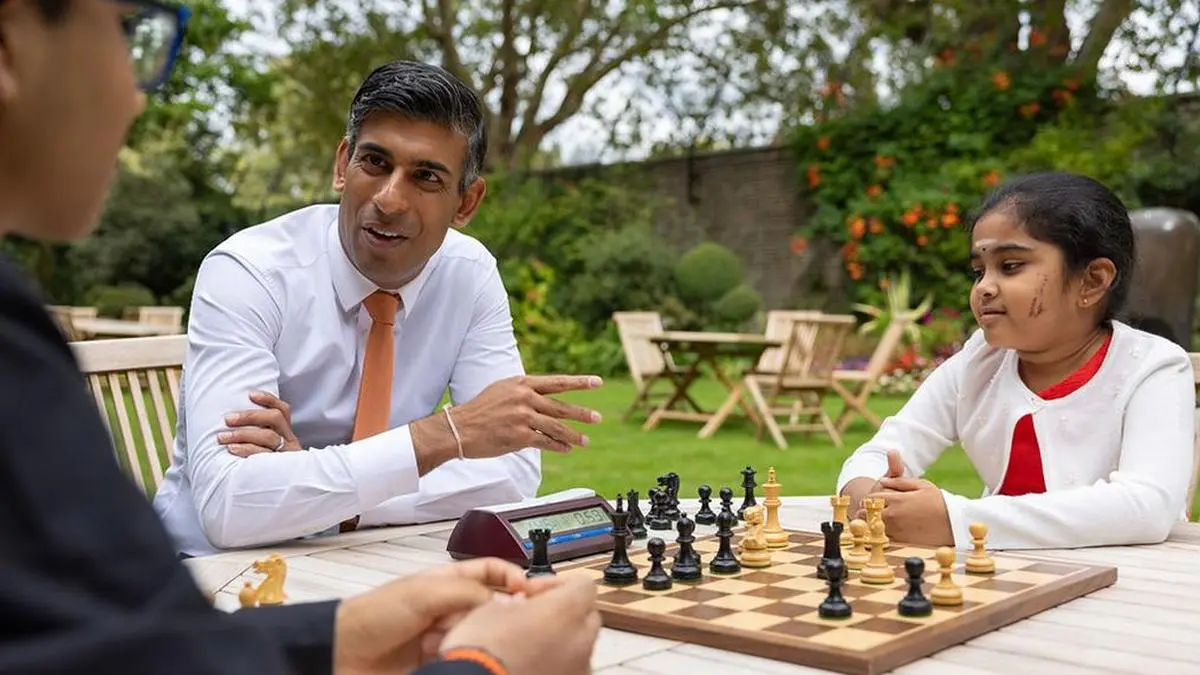 Indian-origin prodigy Bodhana Sivanandan tops England women’s chess rankings - The HinduBusinessLine