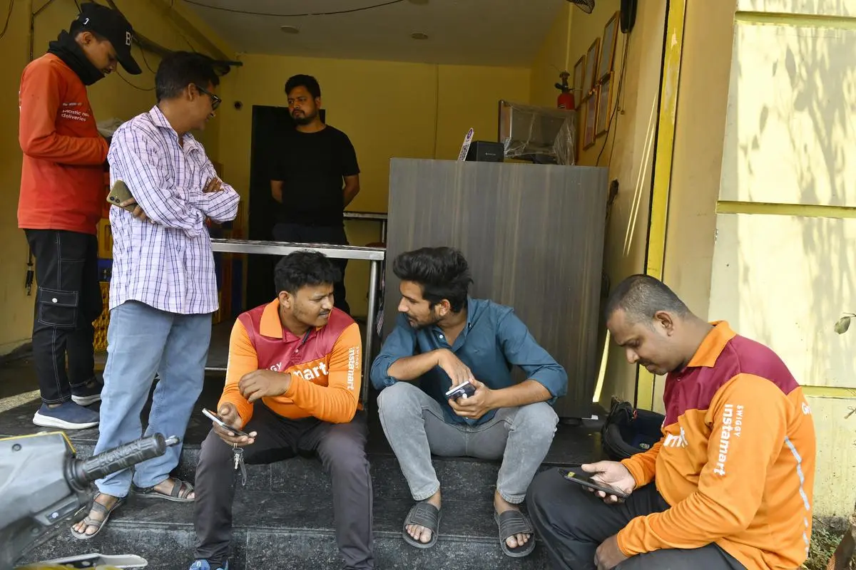 thehindubusinessline.com - Govt weighs expanding social security with insurance cover for 32 cr unorganised, gig and platform workers