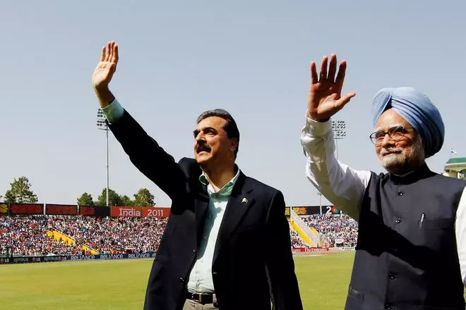  Pakistan’s Prime Minister Yusuf Raza Gilani and India’s Prime Minister Manmohan Singh wave before the World Cup cricket second semi-final between India and Pakistan in Mohali, India, on March 30, 2011.