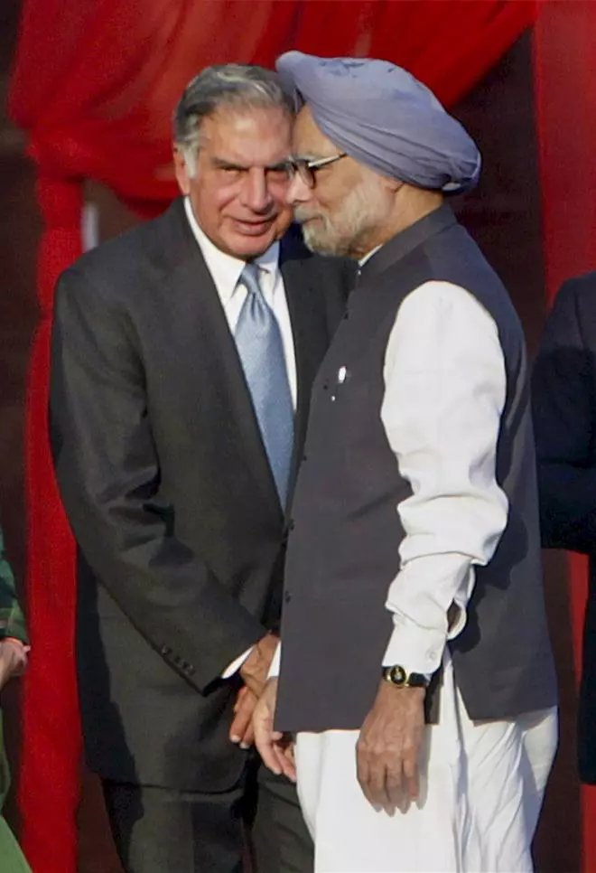 Prime Minister Manmohan Singh and industrialist Ratan Tata are seen at a ceremony to mark the completion of restoration work at Humayun’s Tomb in New Delhi on Wednesday, September 18, 2013.