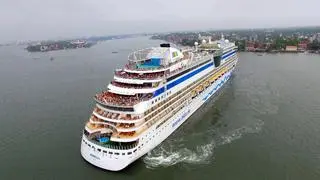 BON VOYAGE: Cruise season fetches bonus business for shipping firms, overland tour operators, guides, taxis