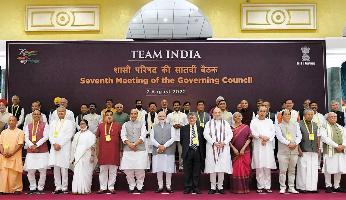 Prime Minister Narendra Modi and other Ministers and Chief Ministers of States/UTs at the 7th Governing Council meeting of NITI Aayog at Rashtrapati Bhawan Cultural Centre.