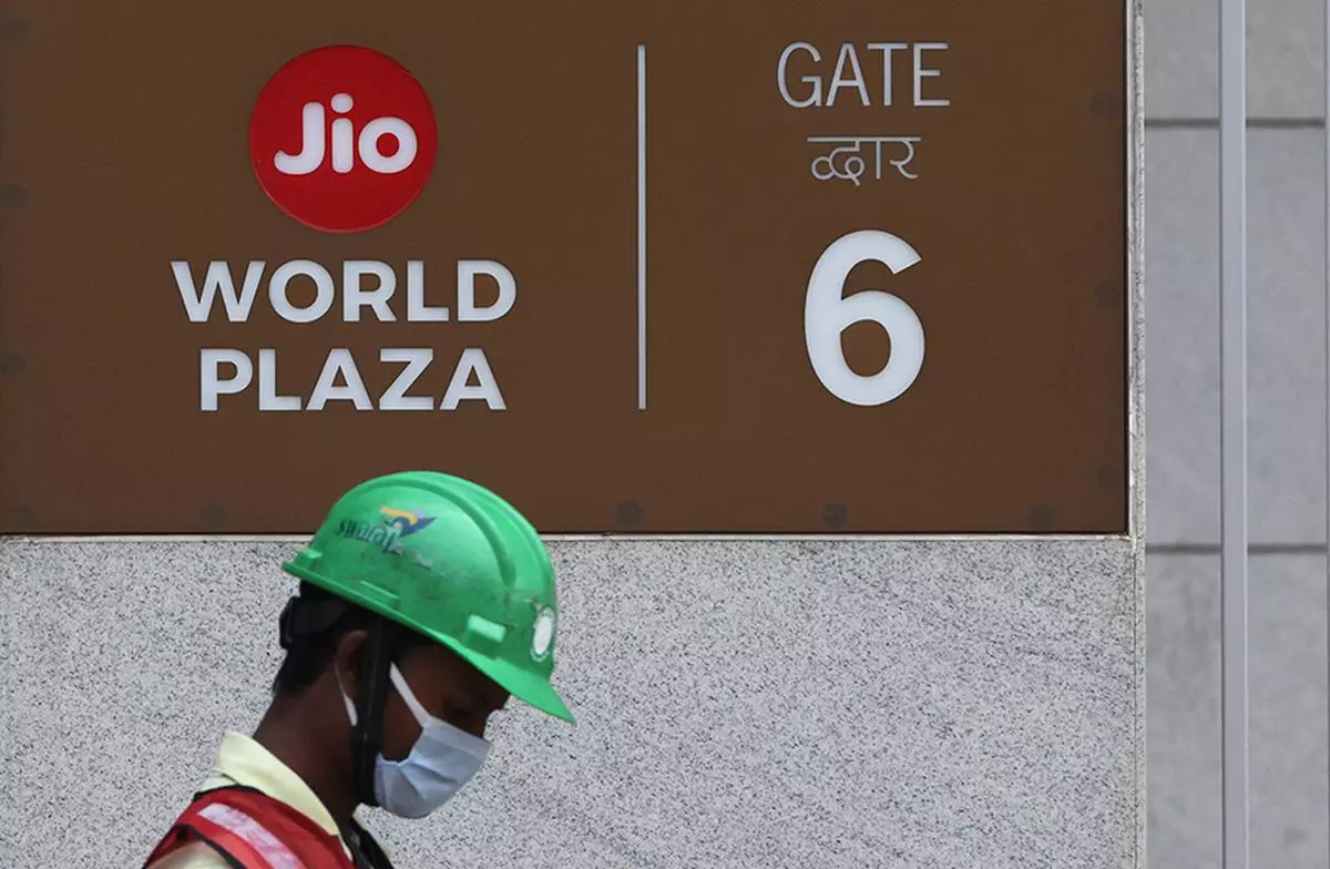 INDIA HERE AND NOW: JIO WORLD PLAZA: Mukesh Ambani to unveil world's  largest luxury shopping mall in Bandra-Kurla Complex, Mumbai