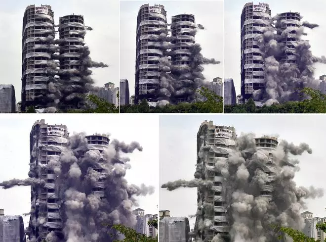 A controlled implosion demolishes the 100-metre-high residential “Twin Towers” at Noida in Uttar Pradesh on August 28, 2022.