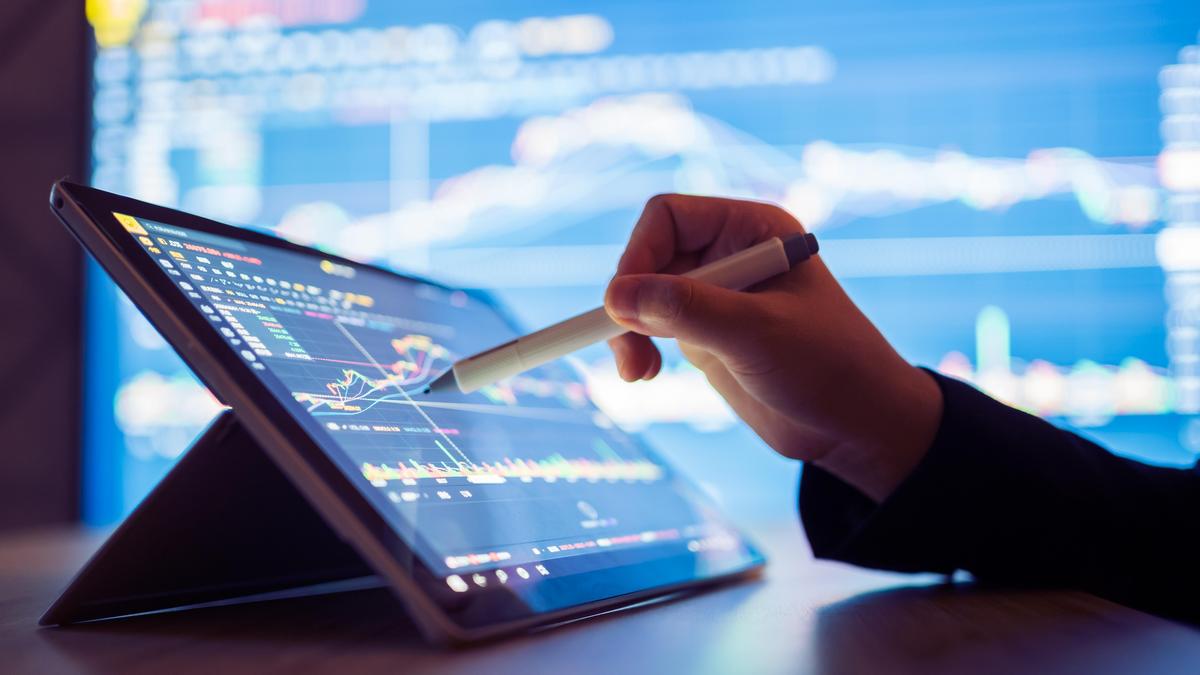 Nifty pushes toward resistance as broader market rallies