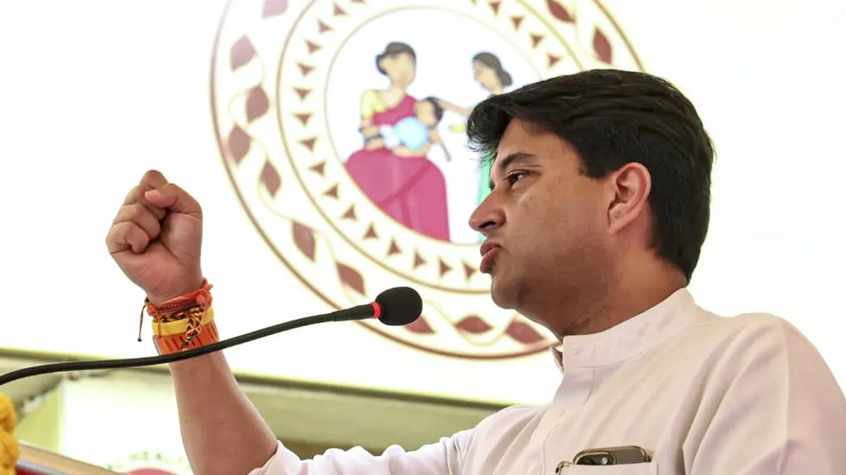 Industry should prioritise atmanirbhar innovation over imitation scindia