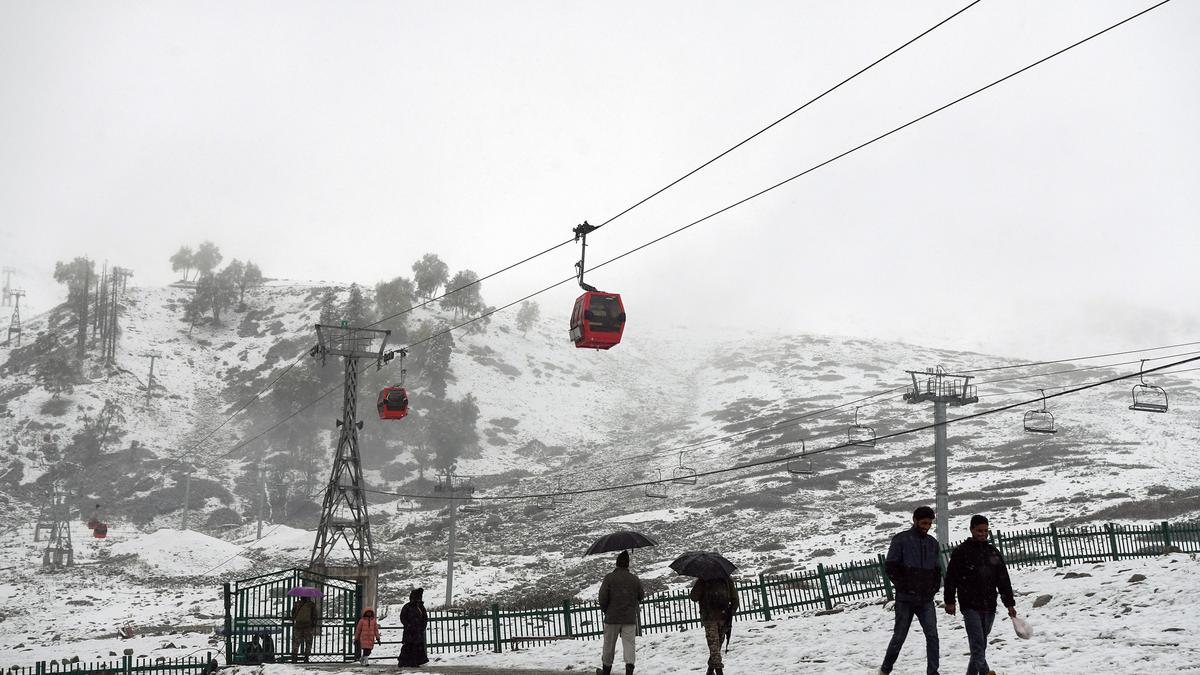 Fresh snow in Kashmir sparks optimism for struggling tourism sector