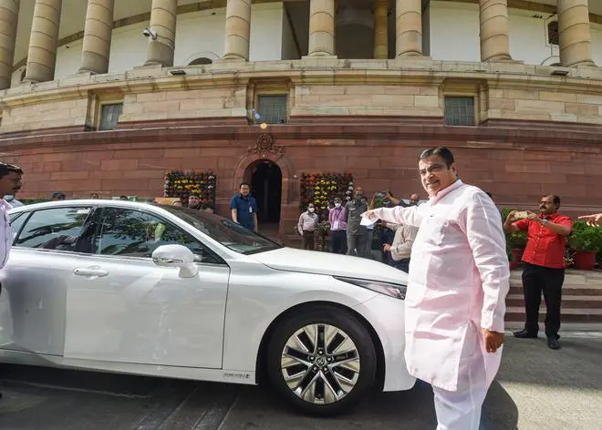 Gadkari arrives at Parliament in the green hydrogen-powered car Gadkari arrives at Parliament in the green hydrogen-powered car