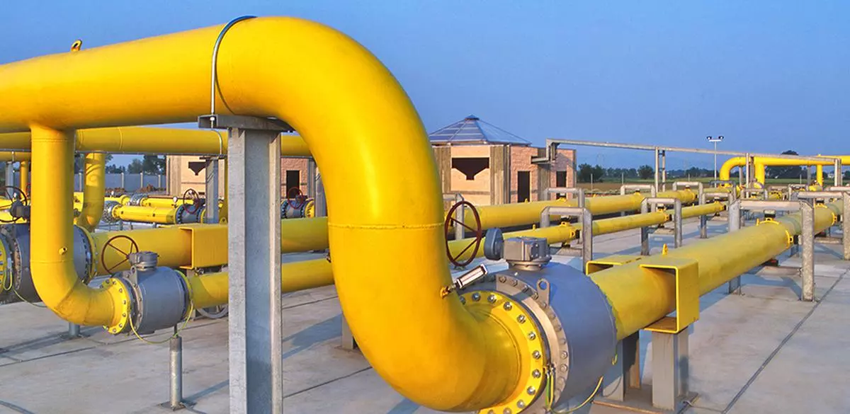 Pipe connecting in a natural gas distribution station