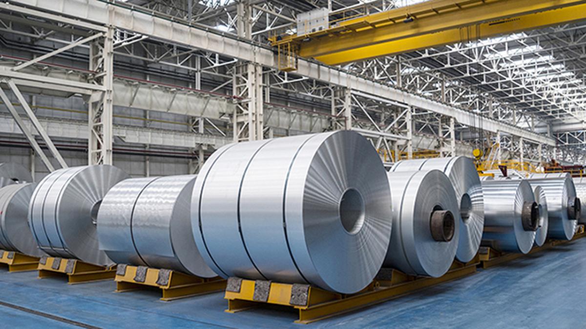 Aluminium futures face resistance, consider short