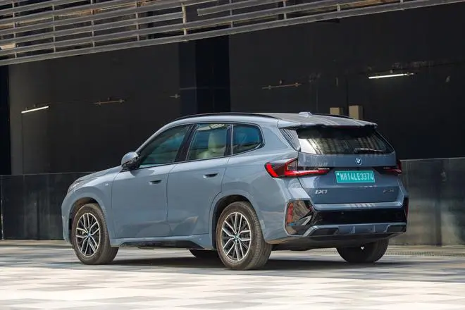 When compared to the conventional X1, the iX1 has some minute changes, including the obvious green registration plate, a closed-off design for the grille up front, the absence of an exhaust tip and so on